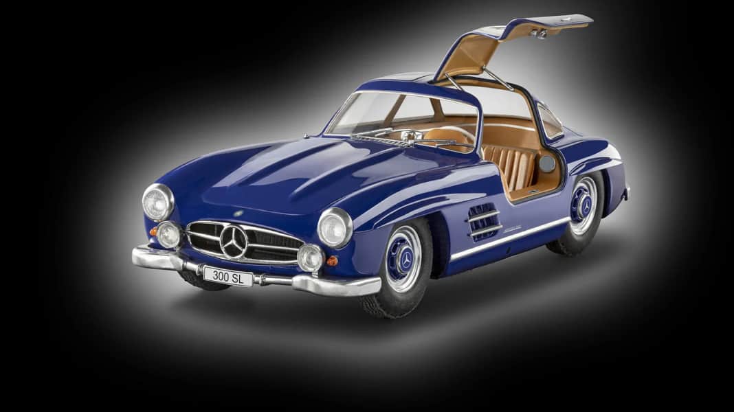 Revell feiert 100 Jahre Mercedes mit zwei 1:24-Kits nach Sportwagen-Ikonen