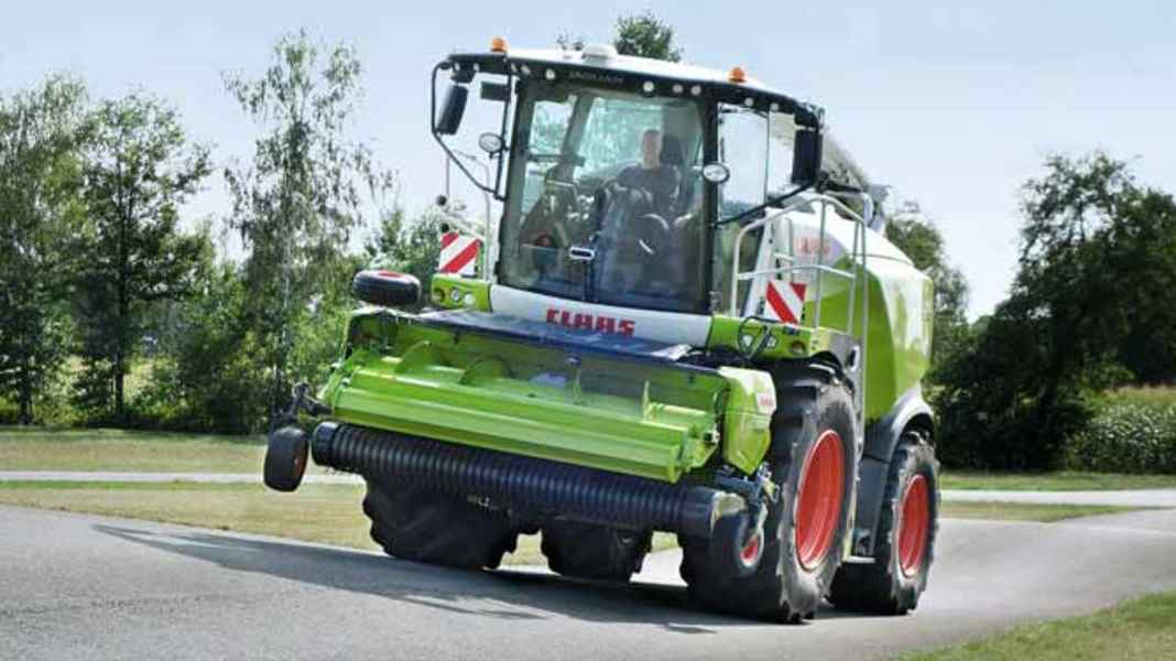 LESERWAHL: Besuch für die Gewinner bei Claas - Saatengrüne Ernte