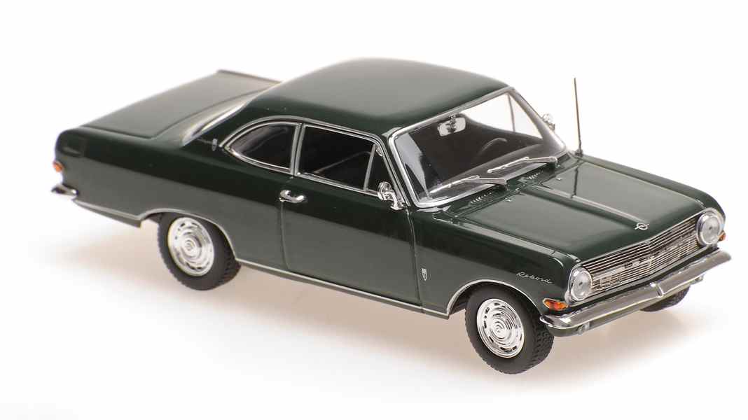 Dank Blitz und Bulli gibt Maxichamps in 1:43 mit Die-Cast-Oldtimern Gas