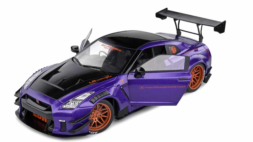 Solido rast mit extrabreitem “Purplezilla”-Nissan durch Tokio – in 1:18!