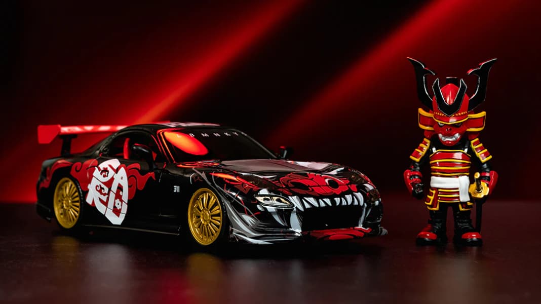 Zur Anime-Expo 2024 bringt Jada den Mazda RX-7 mit Figurine von Saru