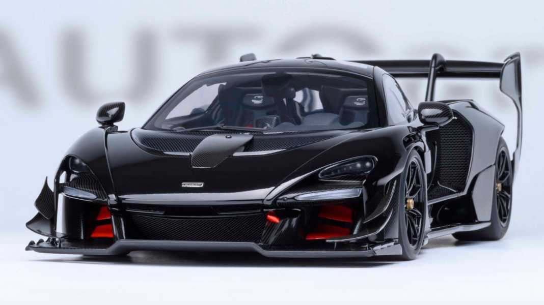 Beim Thema McLaren Senna in 1:18 sieht Autoart im Juli Onyxschwarz