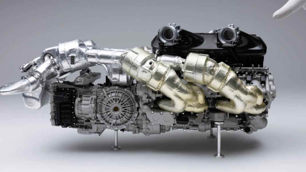 Amalgams Bugatti Tourbillon-V16-Motor geht gewaltig, zeigt aber keine Uhrzeit an!