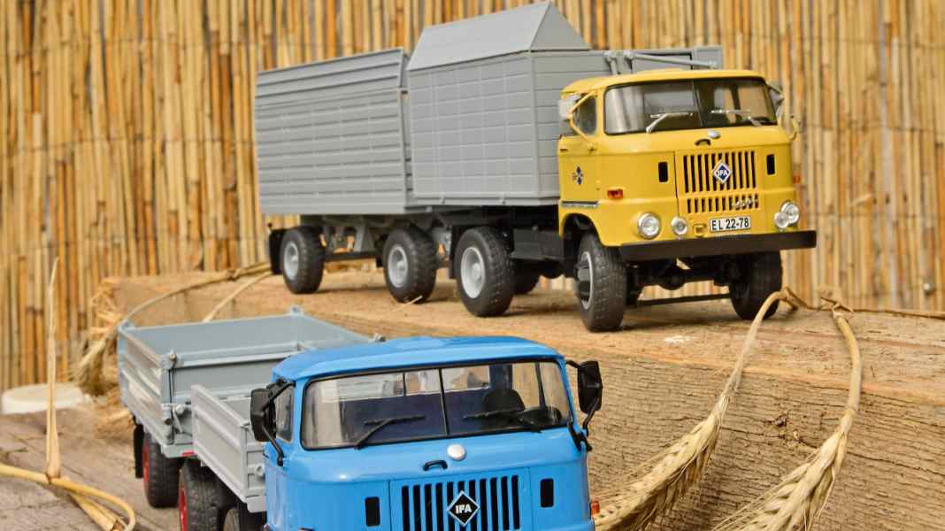 IFA-Landwirtschaftszüge von Schuco in 1:32 - Auf‘s Korn genommen