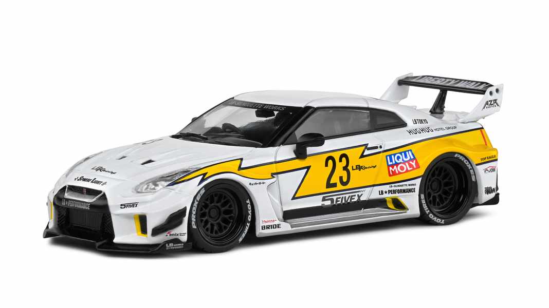 Solidos Breite-Backen-Nissan zeigt in 1:43 klare Kante
