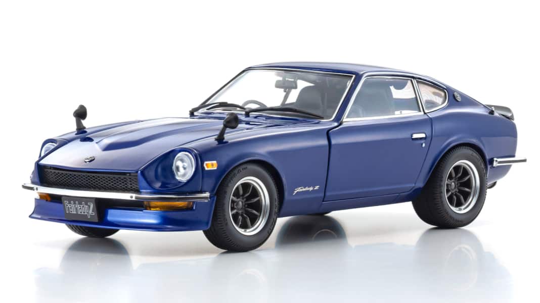 Japan-Kult: Kyosho fährt Nissan 240 Z-L in Blau und 1:18 vor