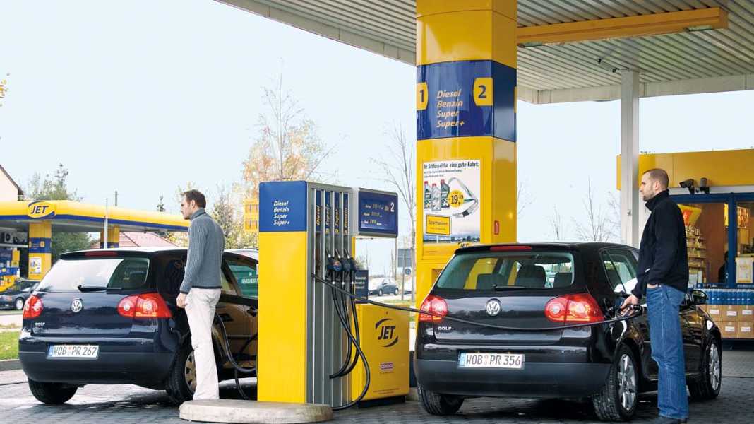 Vergleich: VW Golf 5 1.4 gegen 2.0 SDI - DIE ZWEI VON DER TANKSTELLE