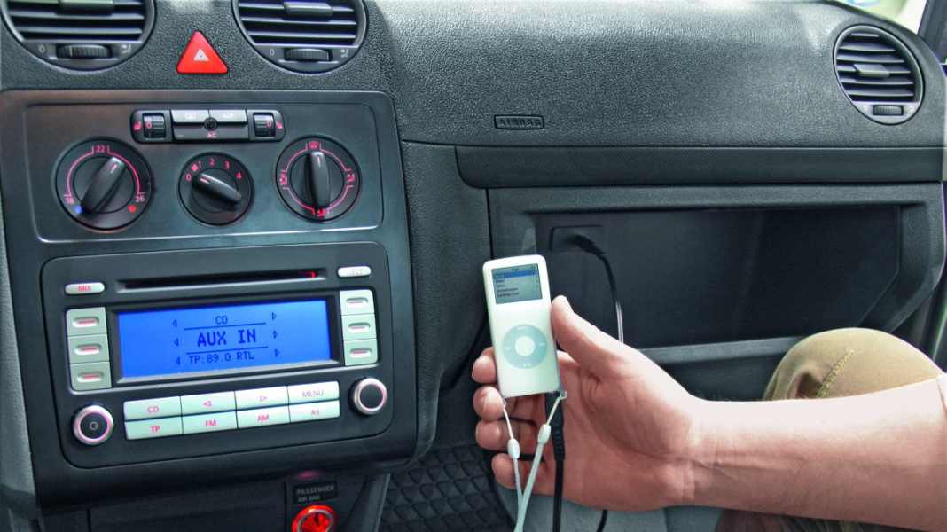 AUX-IN Adapter für Volkswagen-Modelle nachrüsten