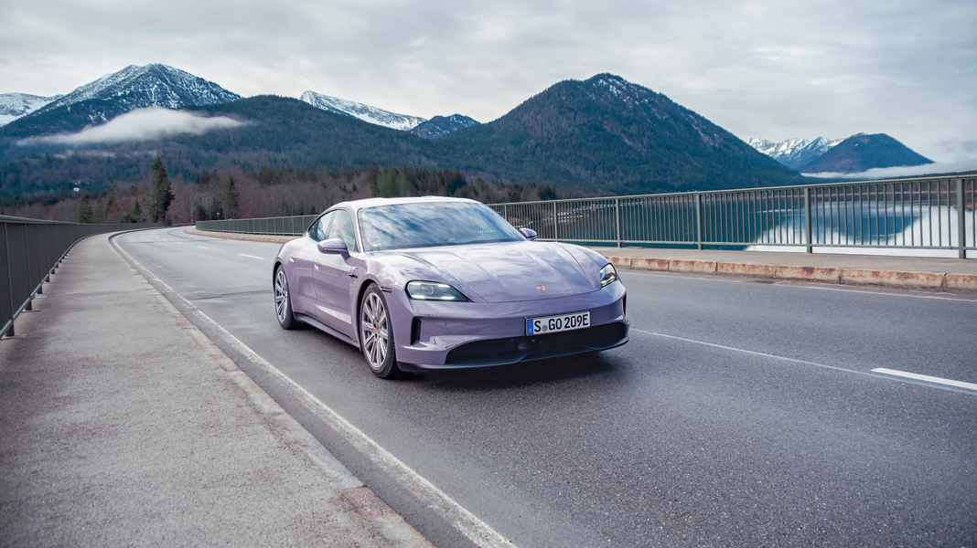 PORSCHE TAYCAN: 4 gewinnt