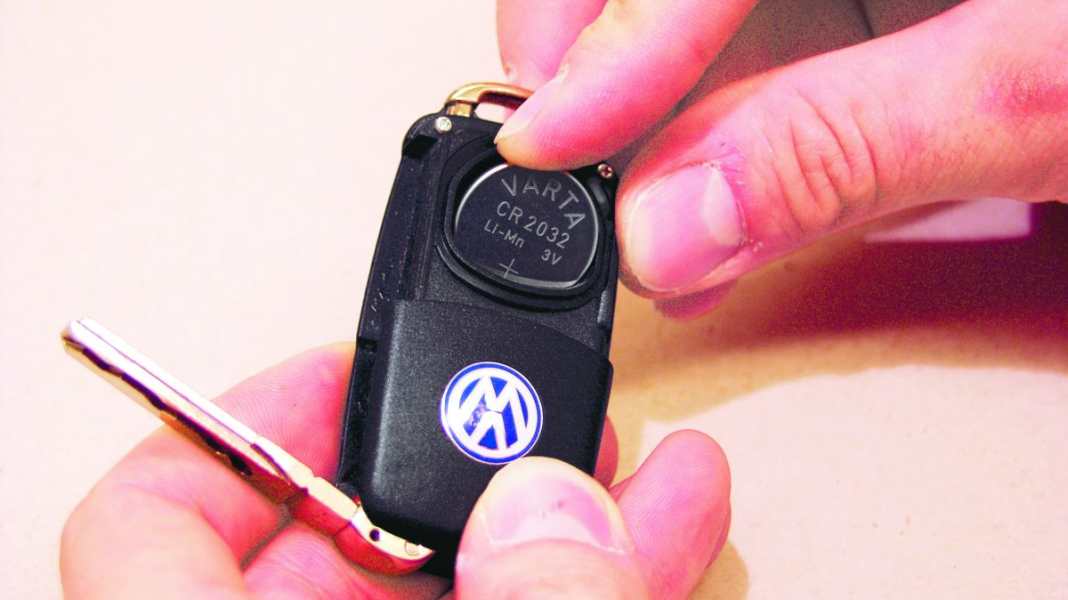 Quickservice: VW Funkschlüssel - Batterie des Funkfernbedienungsschlüssels ersetzen
