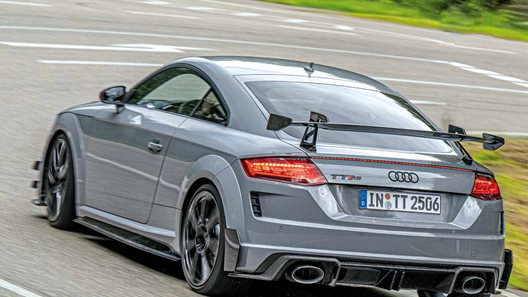Audi TT RS - „Iconic Edition“ für eine wahre Ikone: 2.5 TFSI Quattro S-Tronic Iconic Edition