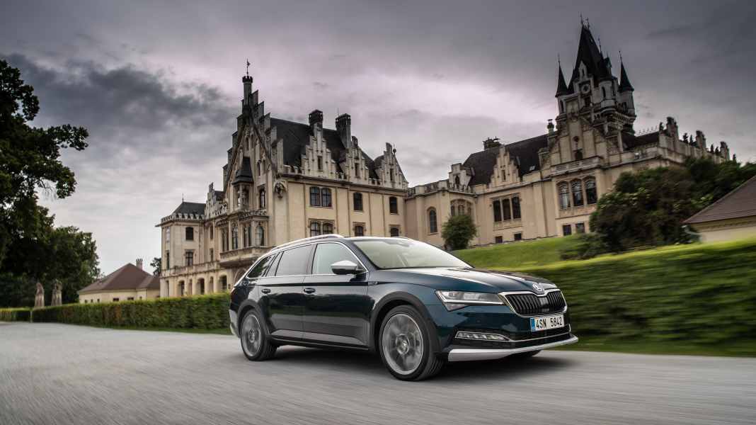 Limitiertes Sondermodell feiert Bestellstart: der Škoda Superb Combi Scout Final Edition