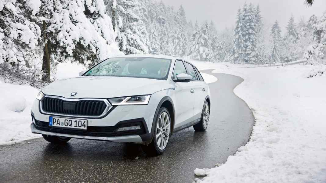 Škoda Octavia Scout, Cupra Leon, Porsche Tycan, Škoda Superb, VW Arteon: Kombis im Schnee-Gestöber