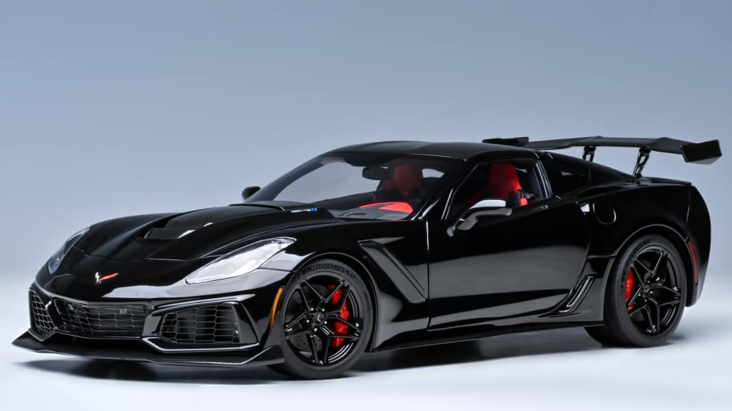 Autoart bringt im Oktober Frontmotor-Corvette ZR-1 in 1:18