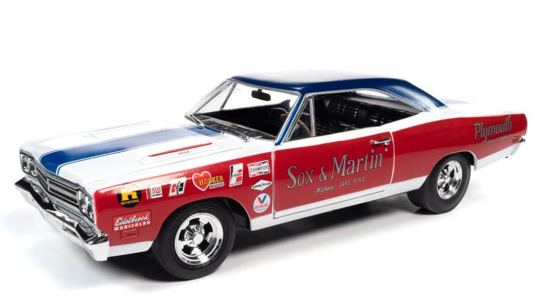 Sox & Martin war bei den Stockcars so was wie Martini. Ein Plymouth des Teams kommt in 1:18.