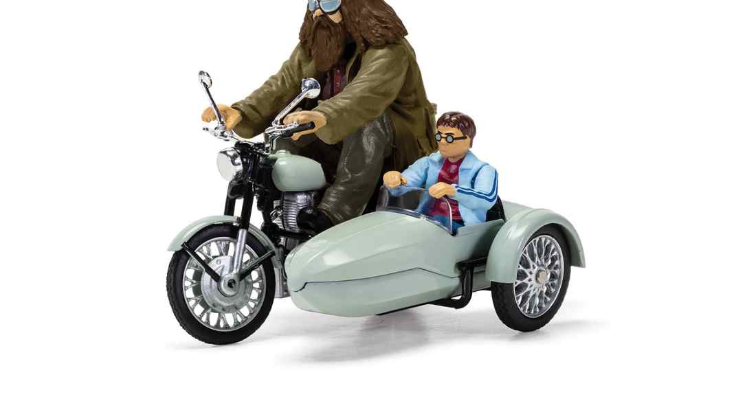 Corgi sattelt Hagrids Gespann und der nimmt Harry Potter auf die Reise mit