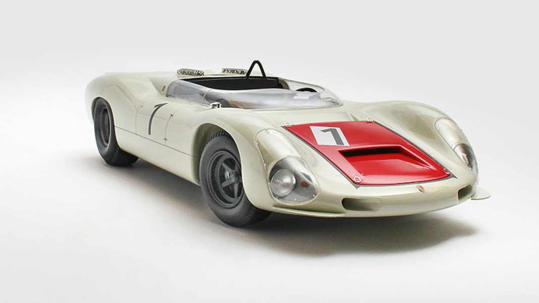 Offen für Berge: ’67 Porsche 910-8 Bergspyder von Matrix in 1:18