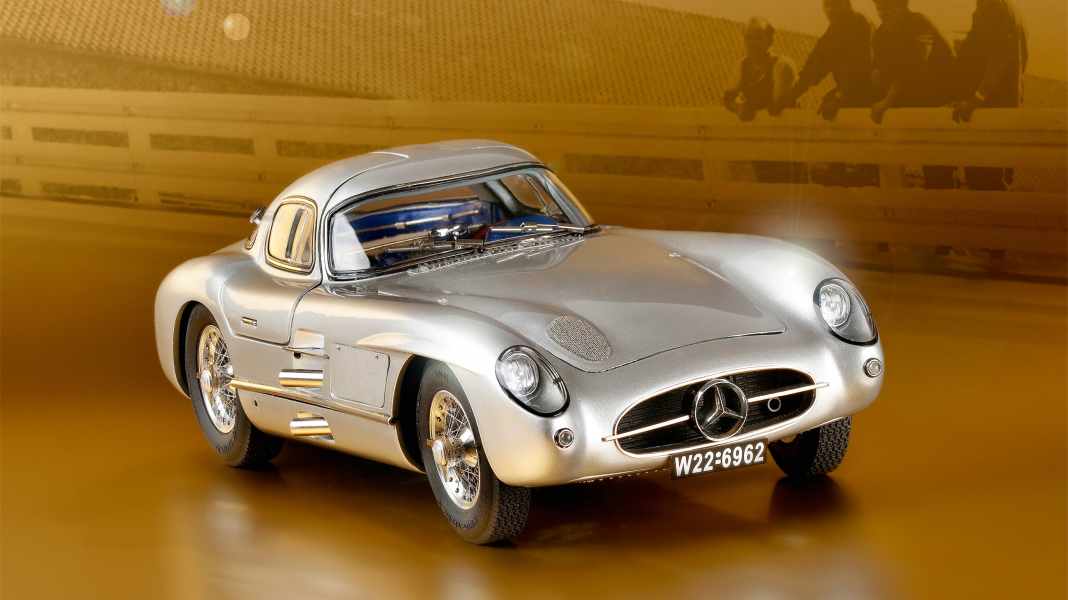 Der Überirdische: Mercedes-Benz 300 SLR Uhlenhaut von CMC in 1:18
