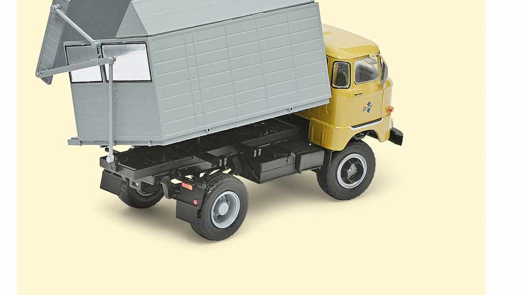 Für VEB-Bauern: Landwirtschaft Ost bei Schuco in 1:32