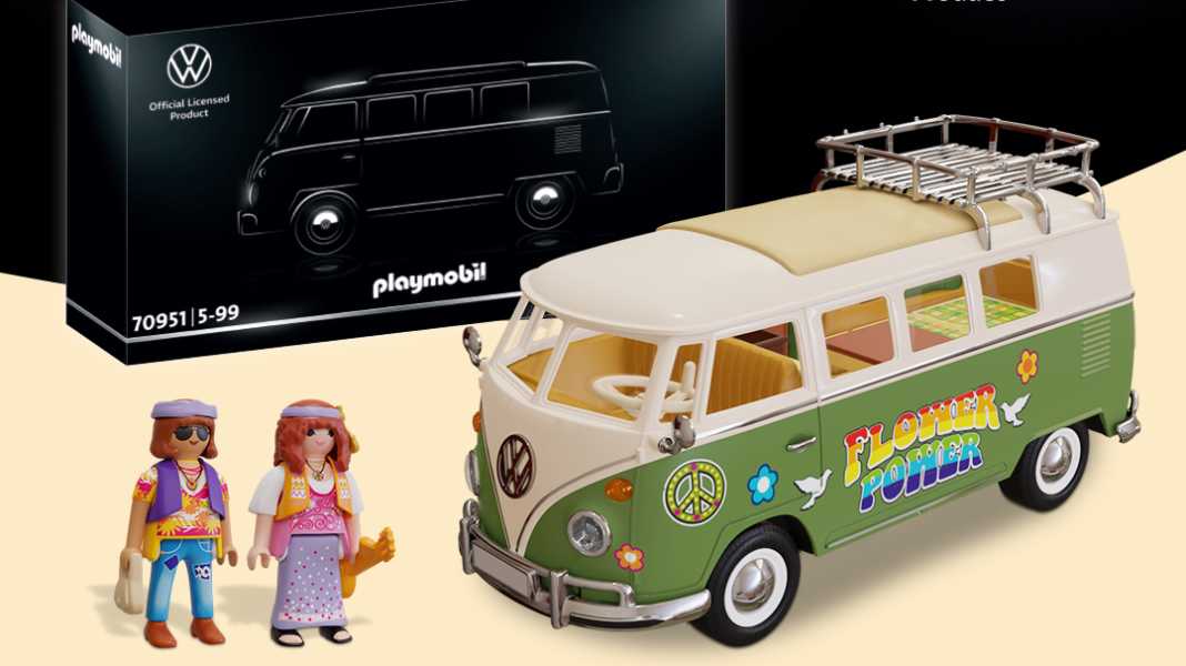 Playmobil treibt es ganz schön bunt beim Volkswagen Bulli und Käfer