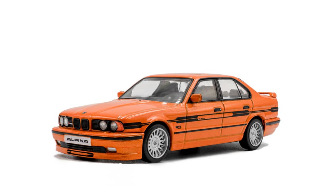 Solido überrascht mit orangefarbenem Alpina Bi-Turbo als 1:43er