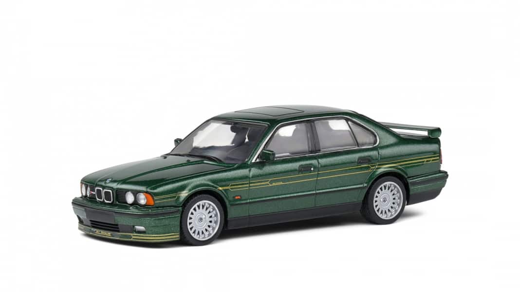 Solido in 1:43: Die grüne Alpina-Hornisse B10 geht an den Start