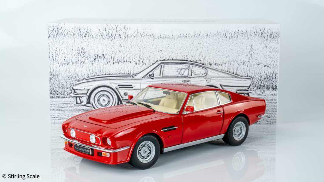 Stirling Scale startet mit Aston Martin V8 in 1:18