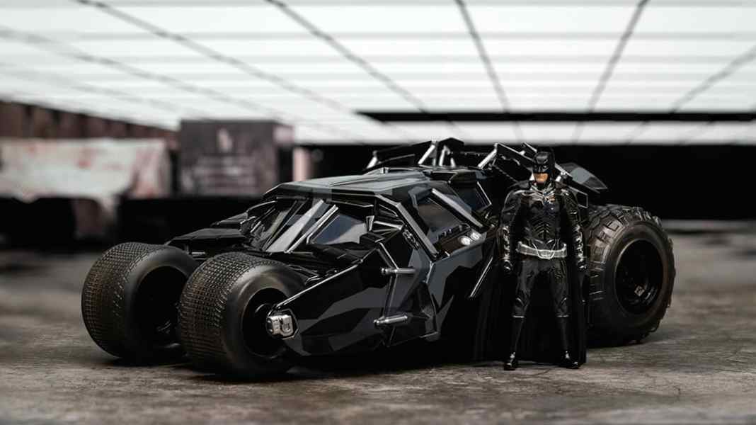 Jada präsentiert Batmans Tumbler in Camouflage-Optik in 1:24