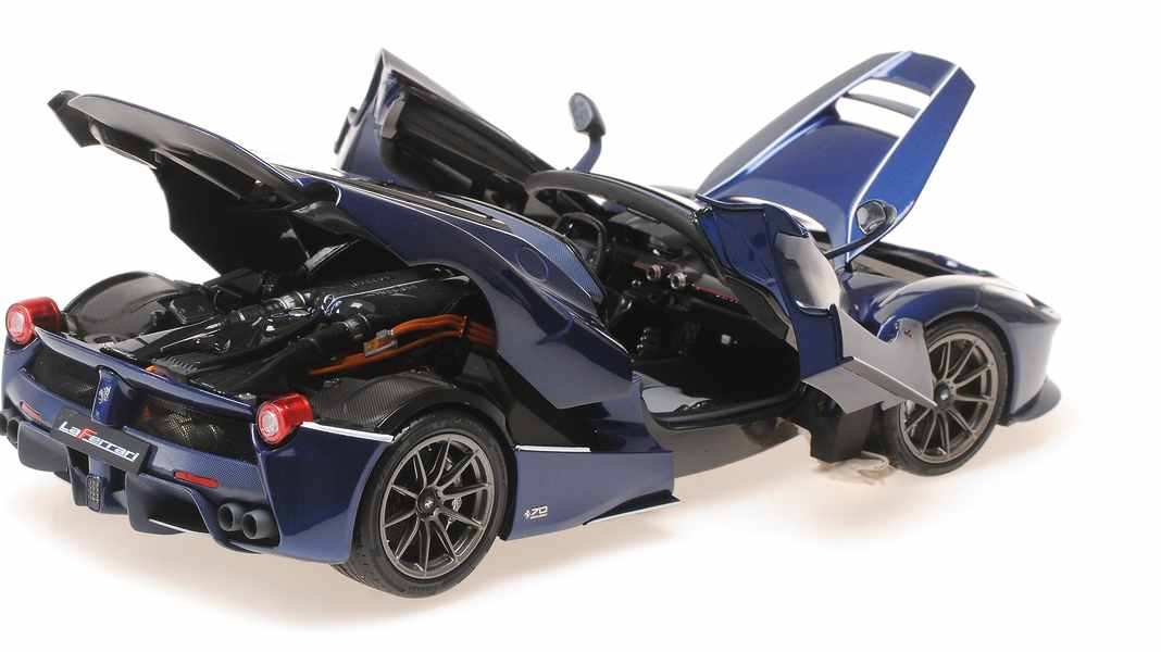 BBR bringt LaFerrari Aperta in Blue Tour de France und 1:18