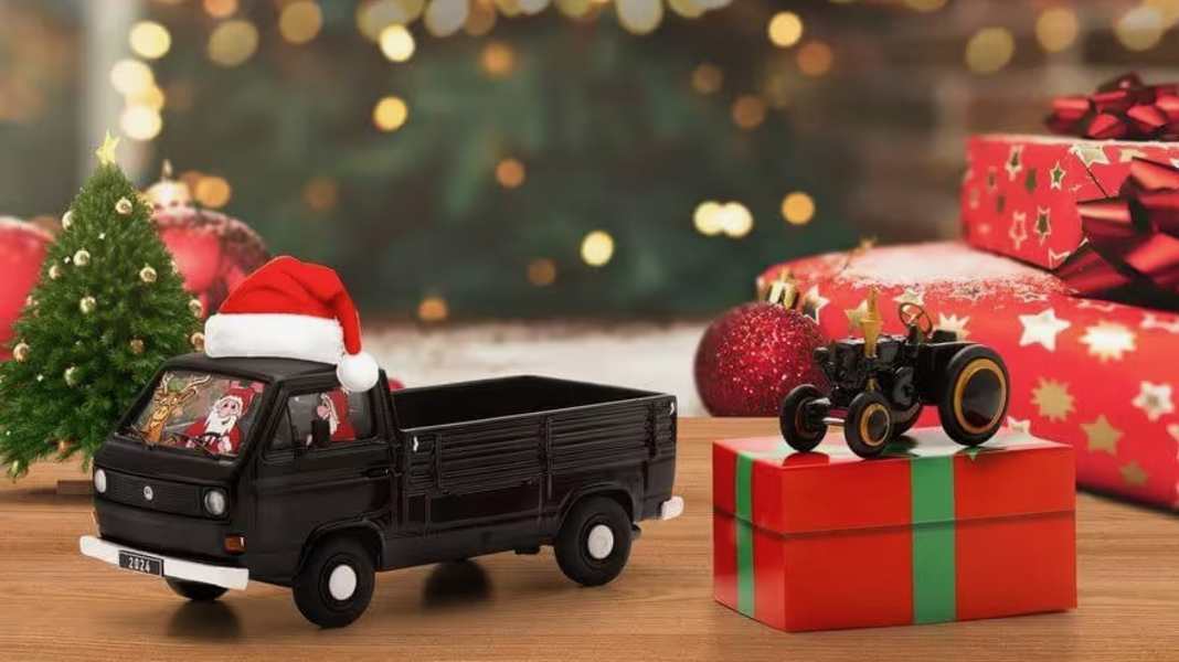 Schuco setzt bei seinem Weihnachtsmodell auf den VW Bulli in 1:43