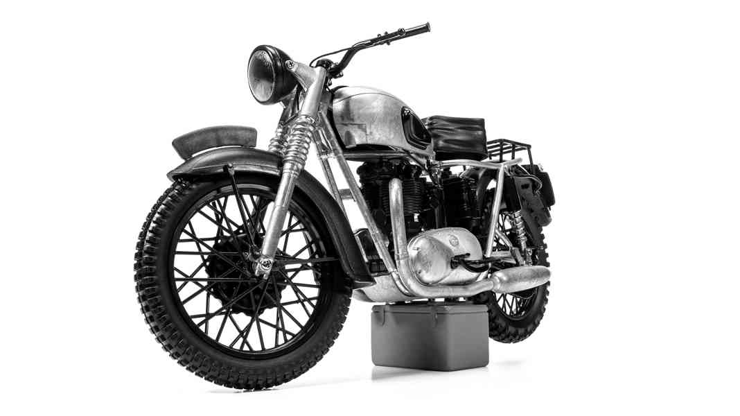 Triumph Trophy TR6 aus “Great Escape” kommt von Corgi in 1:12