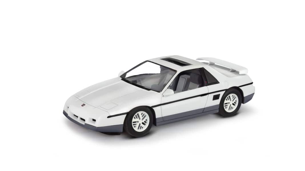 Plastik-Flop: Revell gibt mit dem `85 Pontiac Fiero als 1:24-Plastikkit Vollgas!