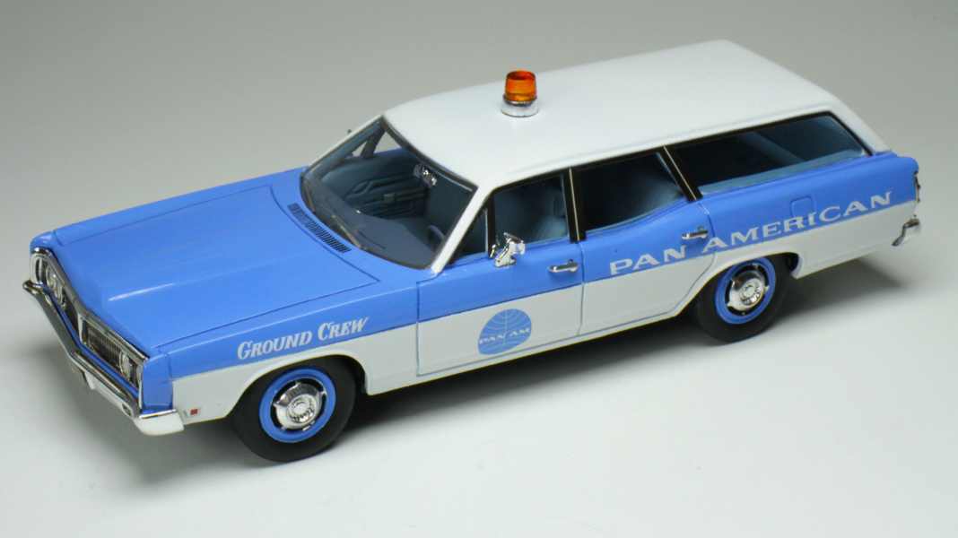 Goldvarg setzt gleich viermal auf den Ford Galaxie Station Wagon in 1:43