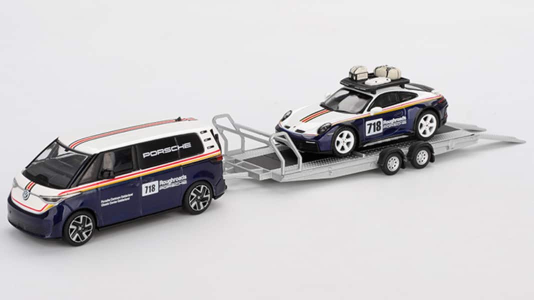 Mini GT plant buzziges 1:64-Gespann mit Dakar-Elfer als Ladegut