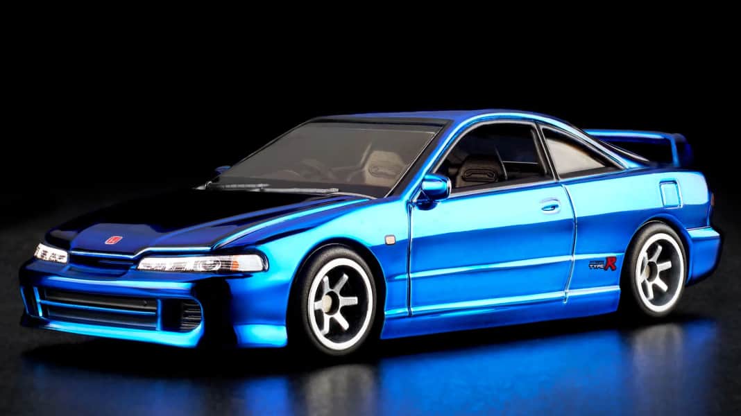 Hot Wheels` Honda Integra R fährt in 1:64 und Blaumetallic vor