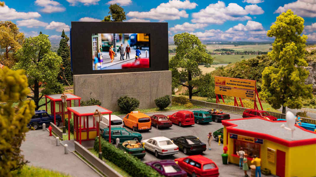 Bauen wir doch einmal ein Autokino. Bullitt oder 007 auf der 1:87-Leinwand?