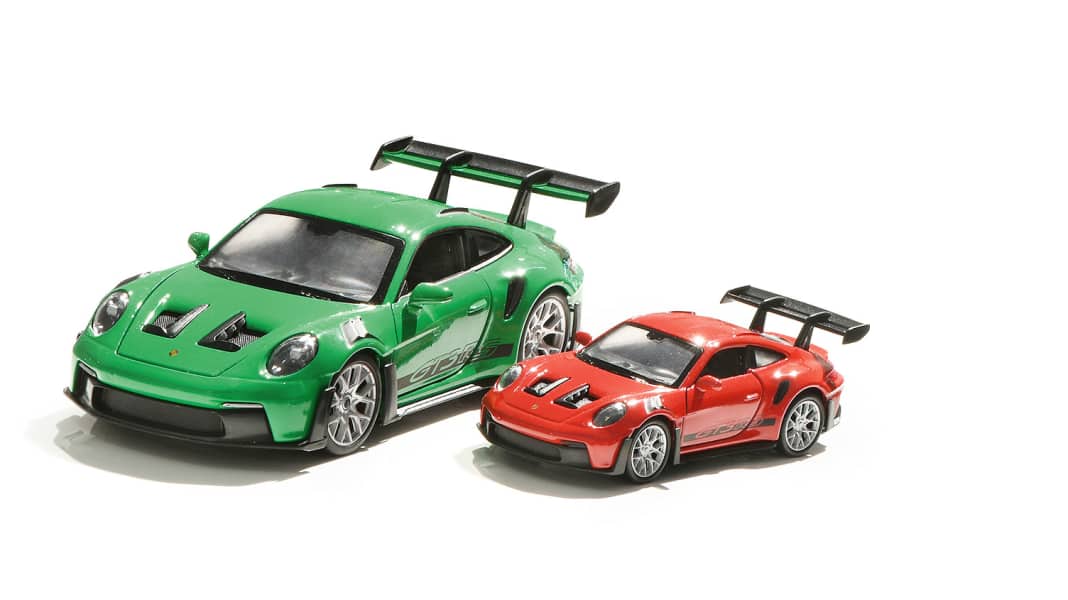 Bürzel & Brett: Porsche 911 (992) GT3 RS von Welly in 1:38 & 1:24