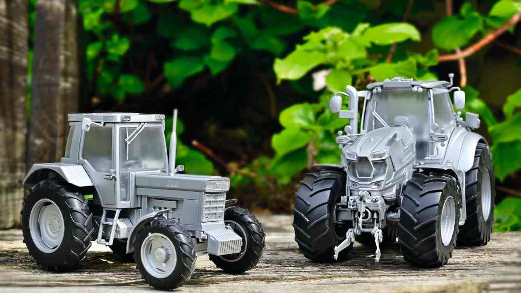 Schuco entwickelt am IHC 956 XL und am aktuellen Deutz-Fahr 8280 TTV in 1:32.