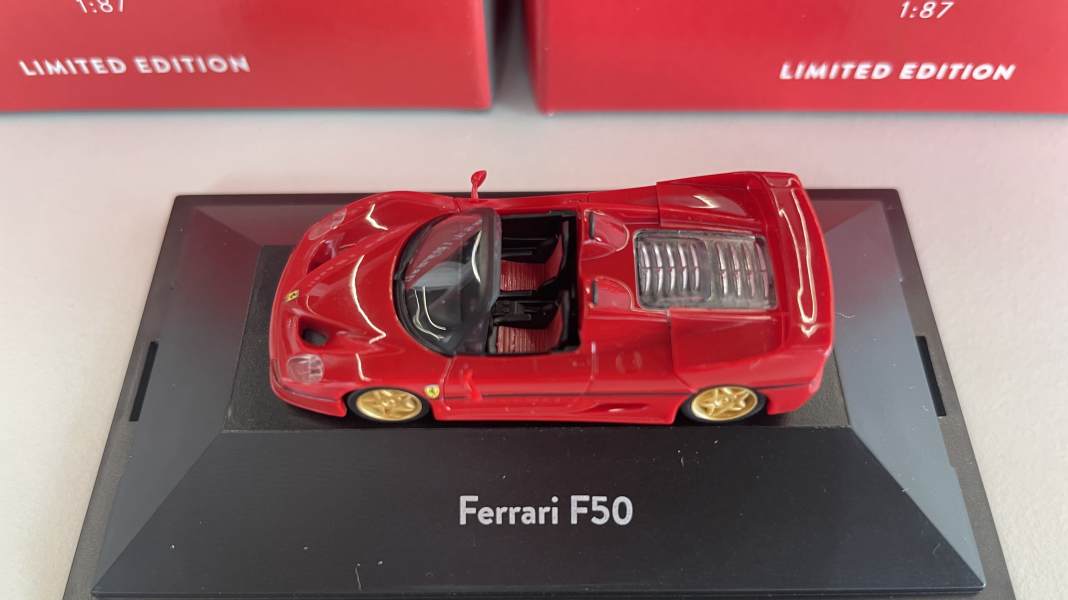 Wir lösen das Ferrari-Rätsel auf: Beim NAM parken neue Herpa-F50 in 1:87