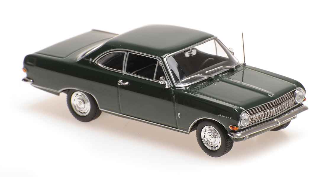 Dank Blitz und Bulli gibt Maxichamps in 1:43 mit Die-Cast-Oldtimern Gas