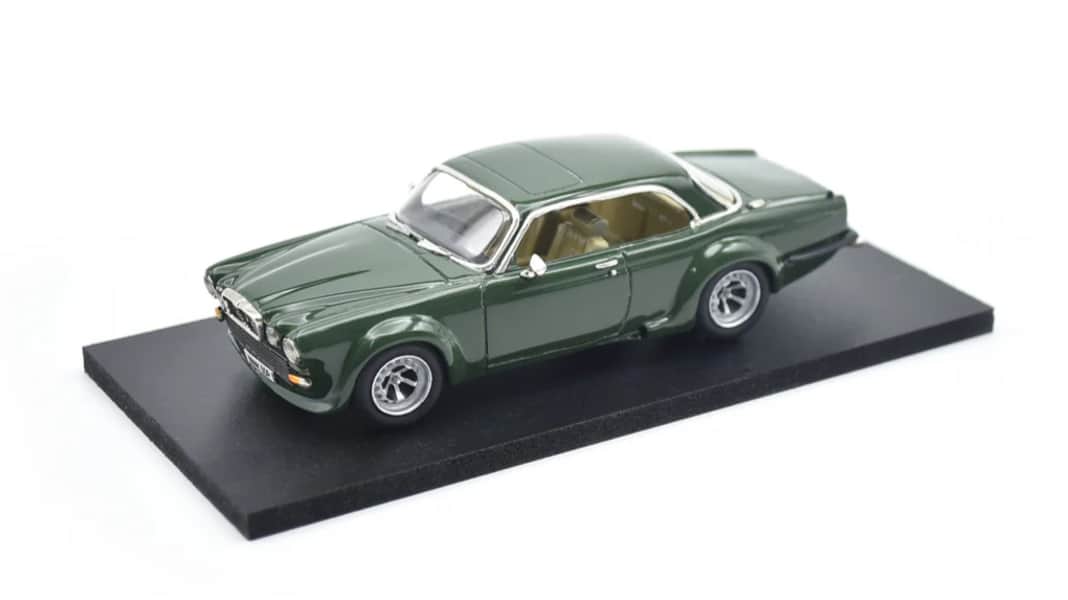Bei Brooklin Models gibt es den Jaguar XJ 12 als Coupé von John Steed in 1:43