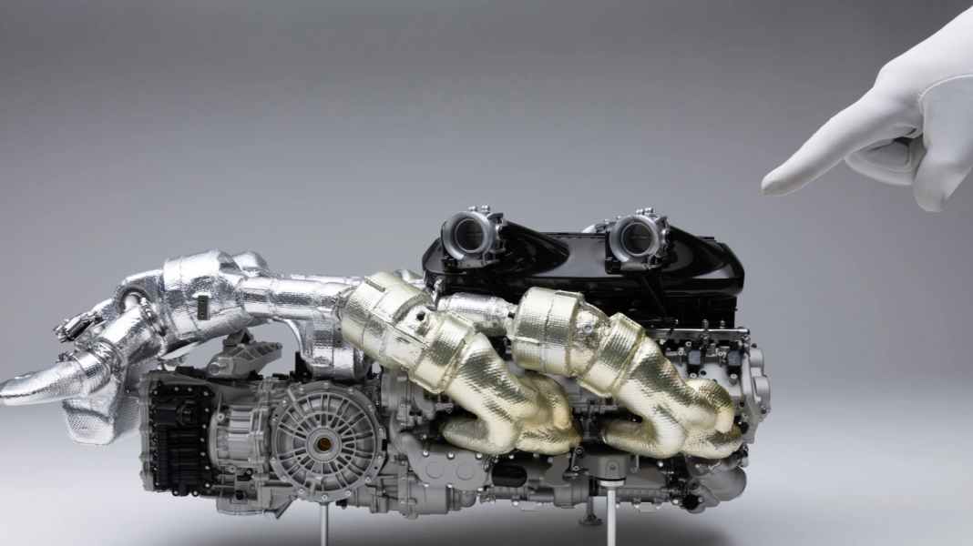 Amalgams Bugatti Tourbillon-V16-Motor geht gewaltig, zeigt aber keine Uhrzeit an!