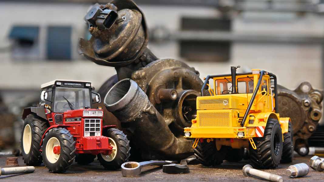 PS-Dünger: Zwei Turbo-Traktoren von Schuco in 1:32