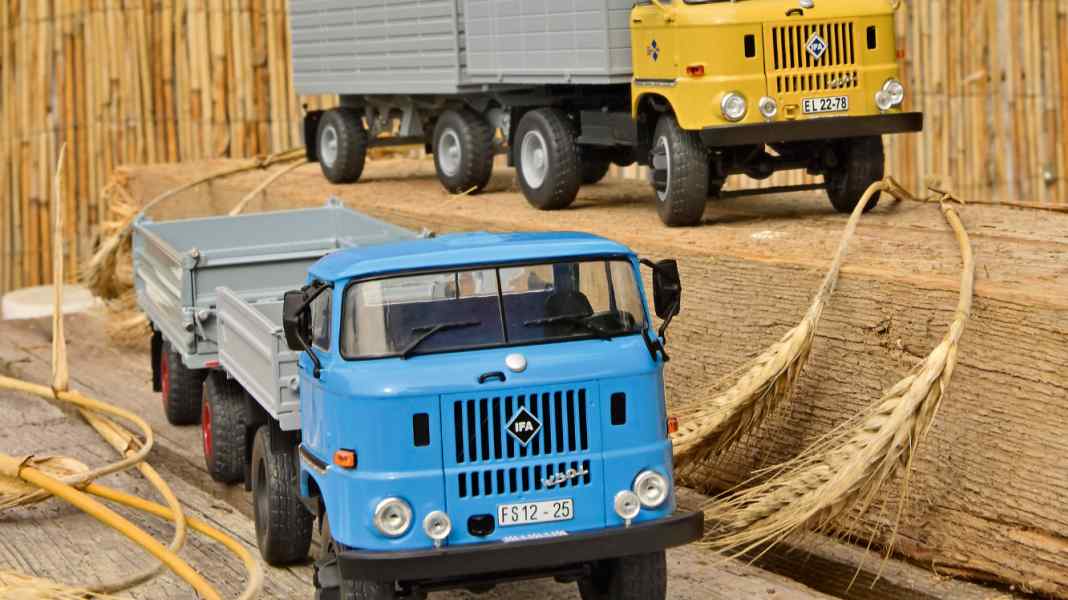 IFA-Landwirtschaftszüge von Schuco in 1:32 - Auf‘s Korn genommen