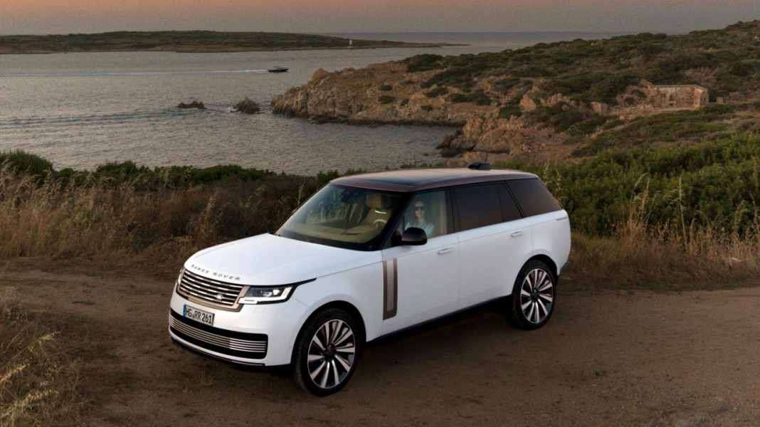 Range Rover inszeniert modernen Luxus auf Sardinien
