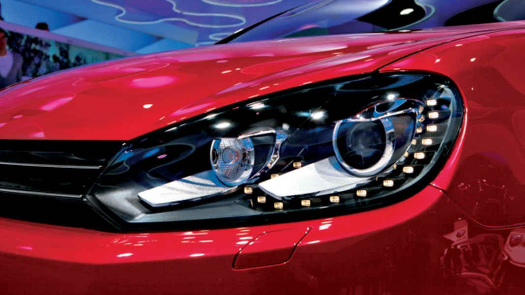 Bi-Xenon-Scheinwerfer mit LED-TFL für den Golf 6