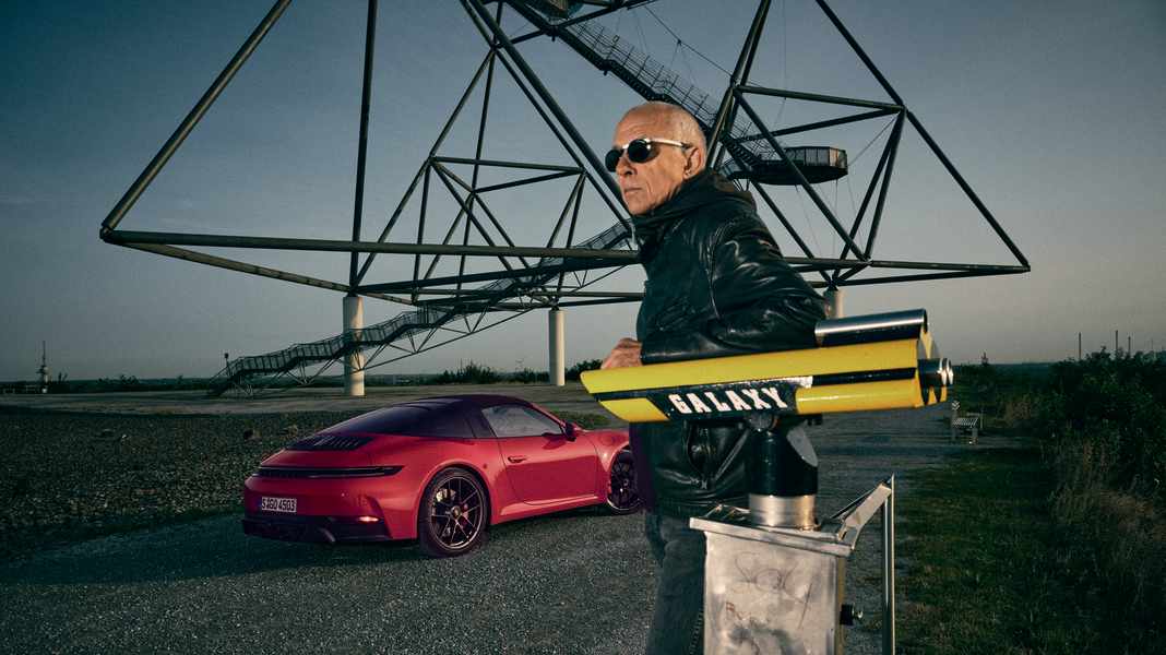 PORSCHE 911 GTS: Unter Strom