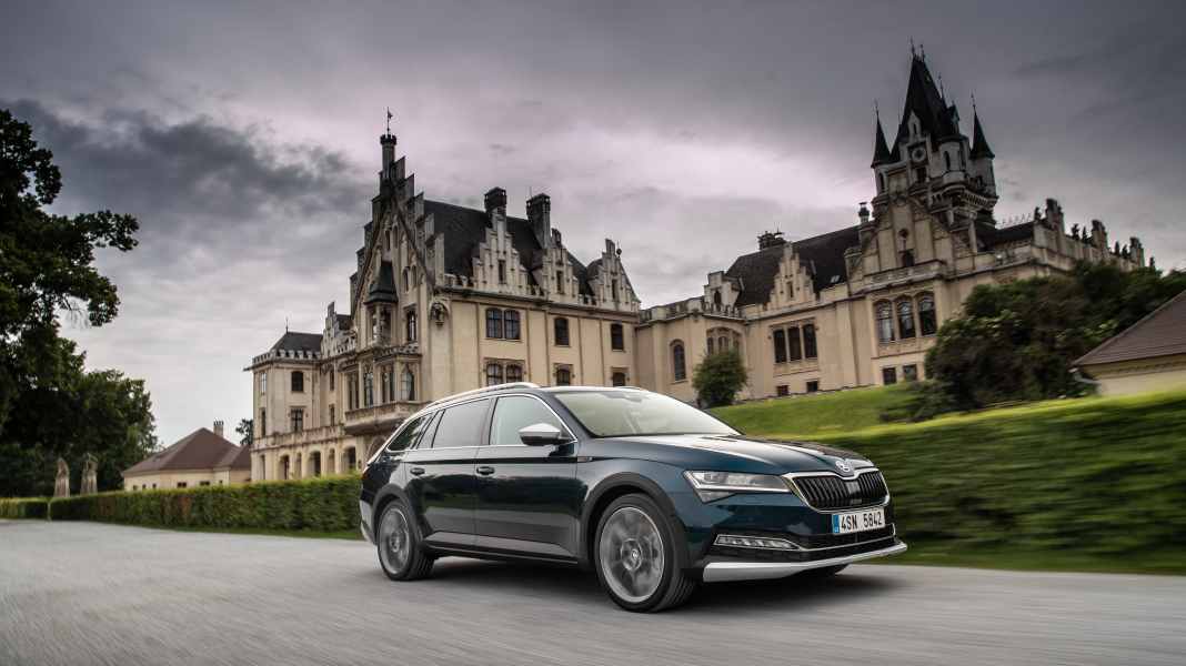 Limitiertes Sondermodell feiert Bestellstart: der Škoda Superb Combi Scout Final Edition