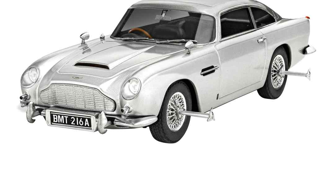 Revell baut Bond-Aston-Martin als Kit mit vielen 007-Gimmicks in 1:24