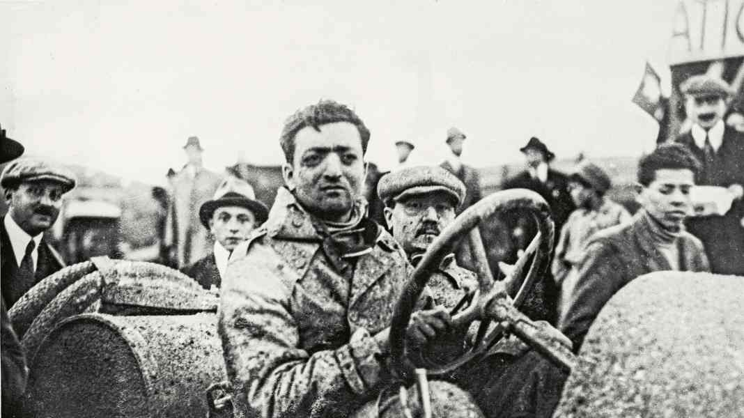 Die ultimative Enzo-Ferrari-Biografie – ENZO klopädie